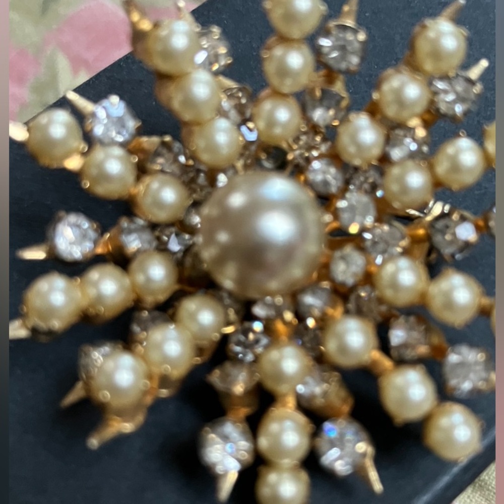 Vintage CARO brooch with pearls and crystals
